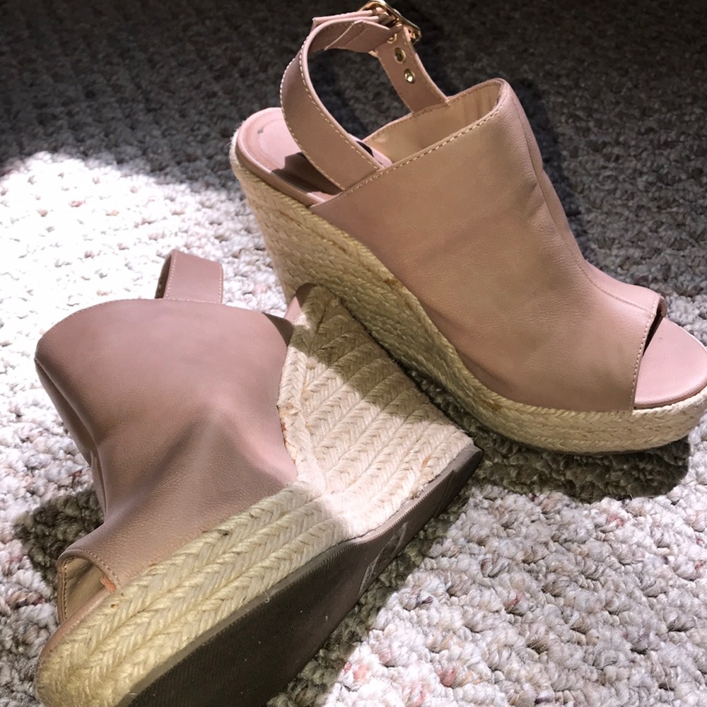 Taupe wedge